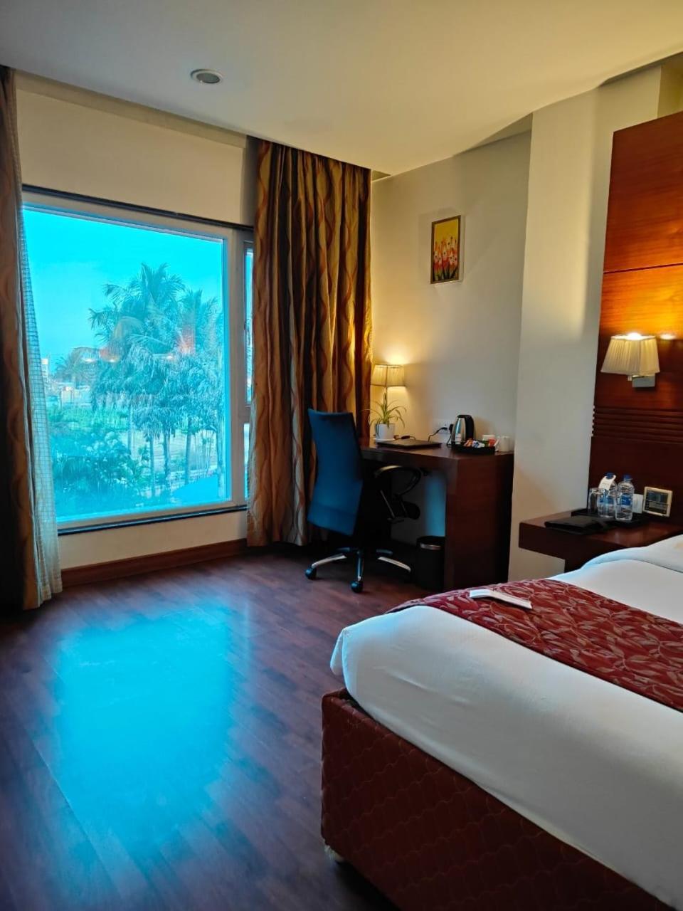 Hotel Claresta Hosūr Esterno foto
