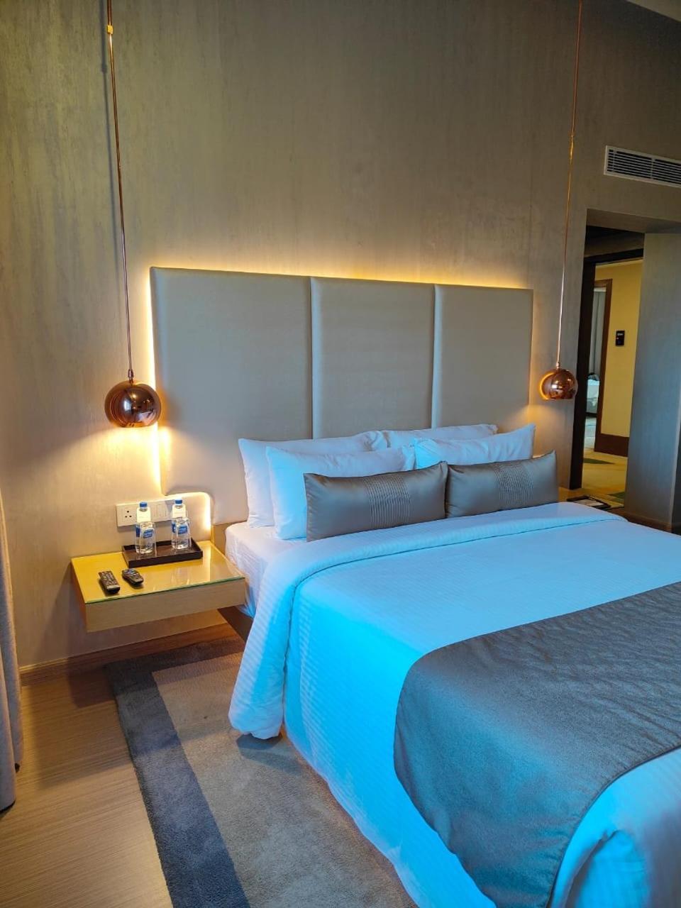 Hotel Claresta Hosūr Esterno foto
