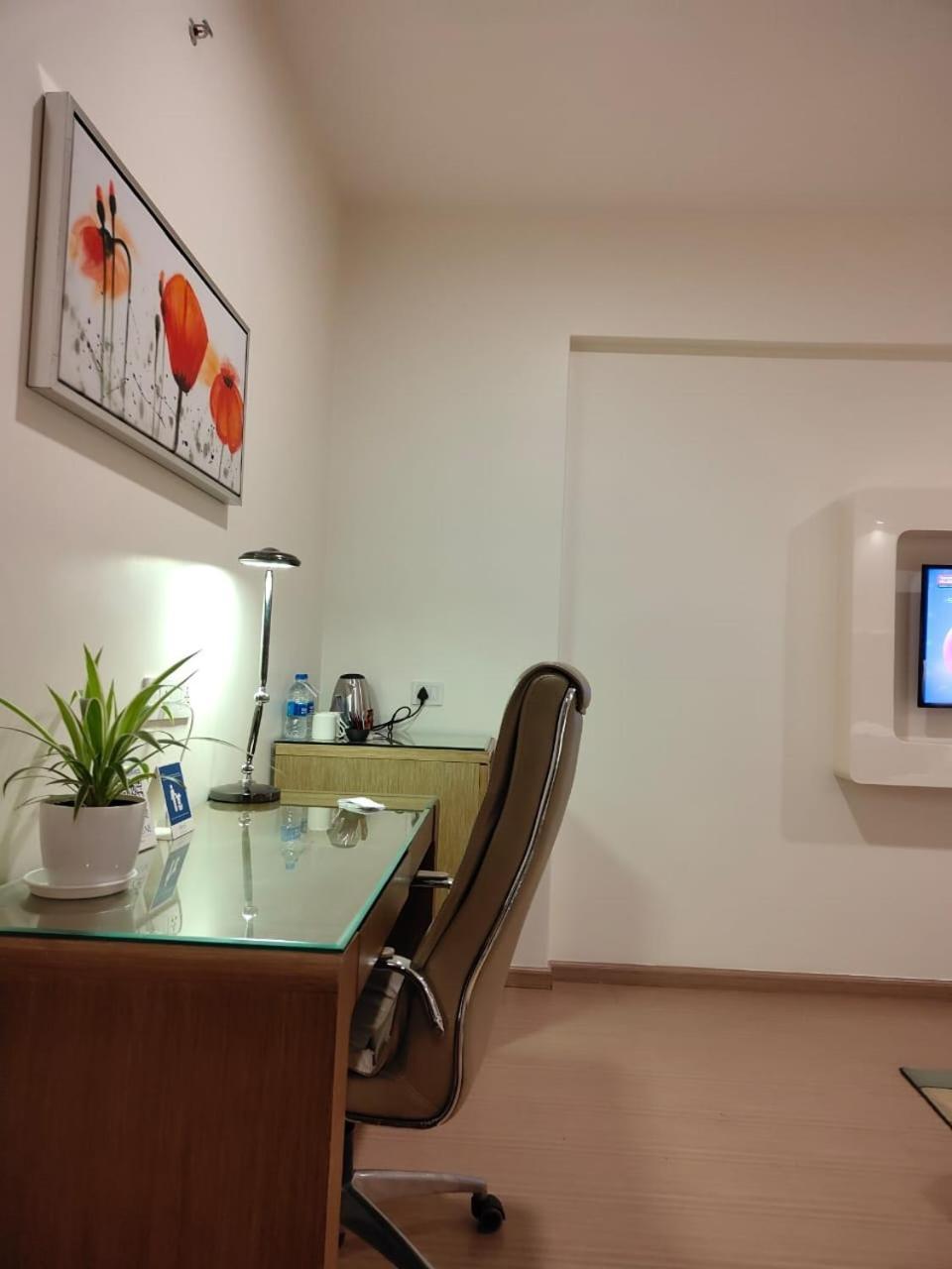 Hotel Claresta Hosūr Esterno foto
