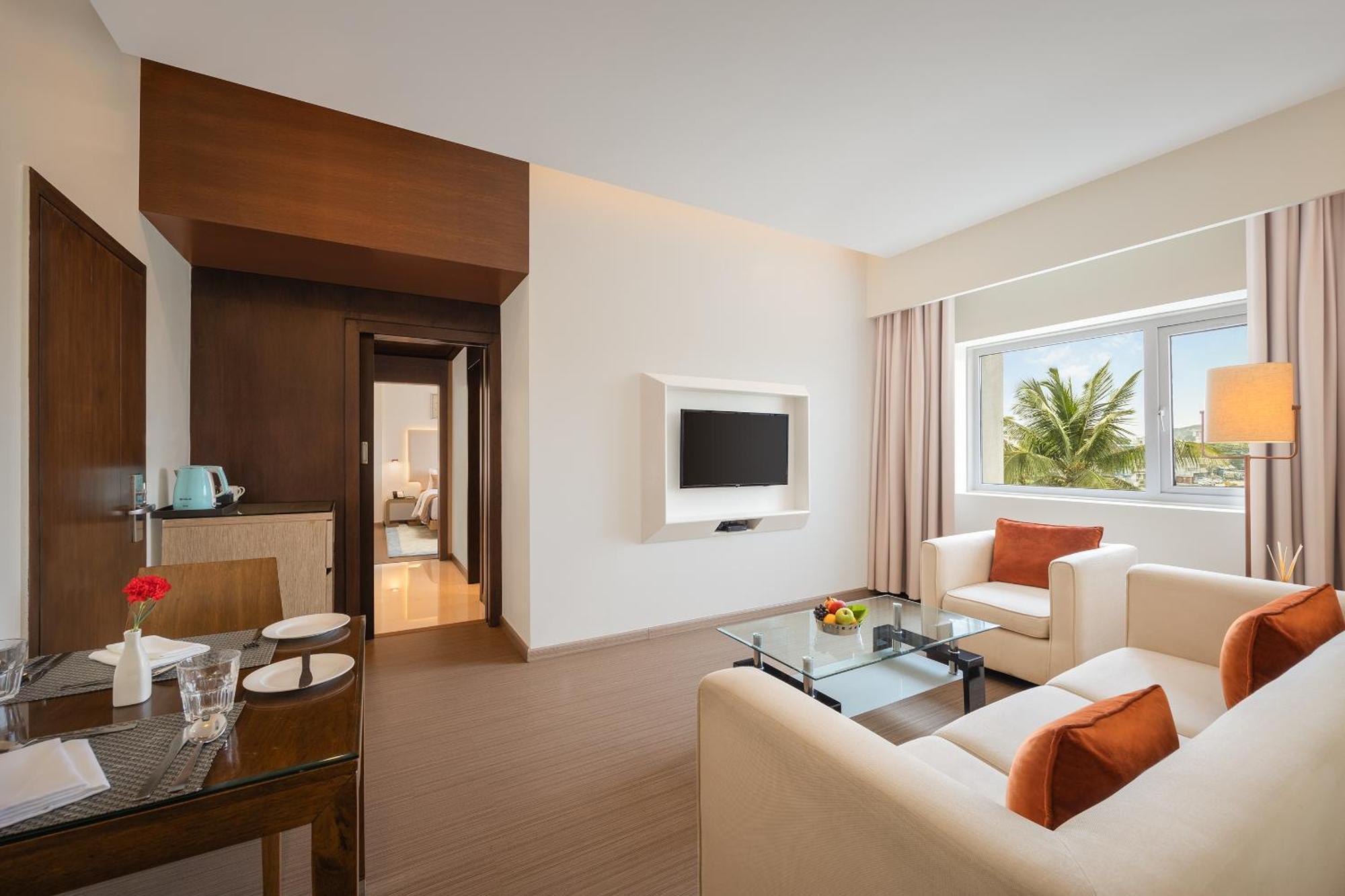 Hotel Claresta Hosūr Esterno foto