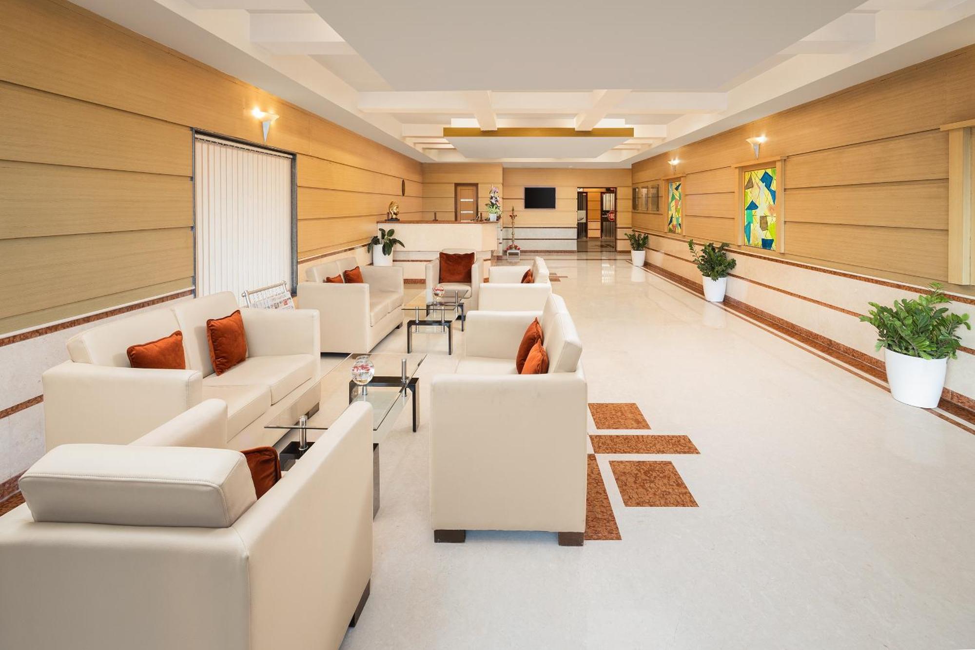 Hotel Claresta Hosūr Esterno foto