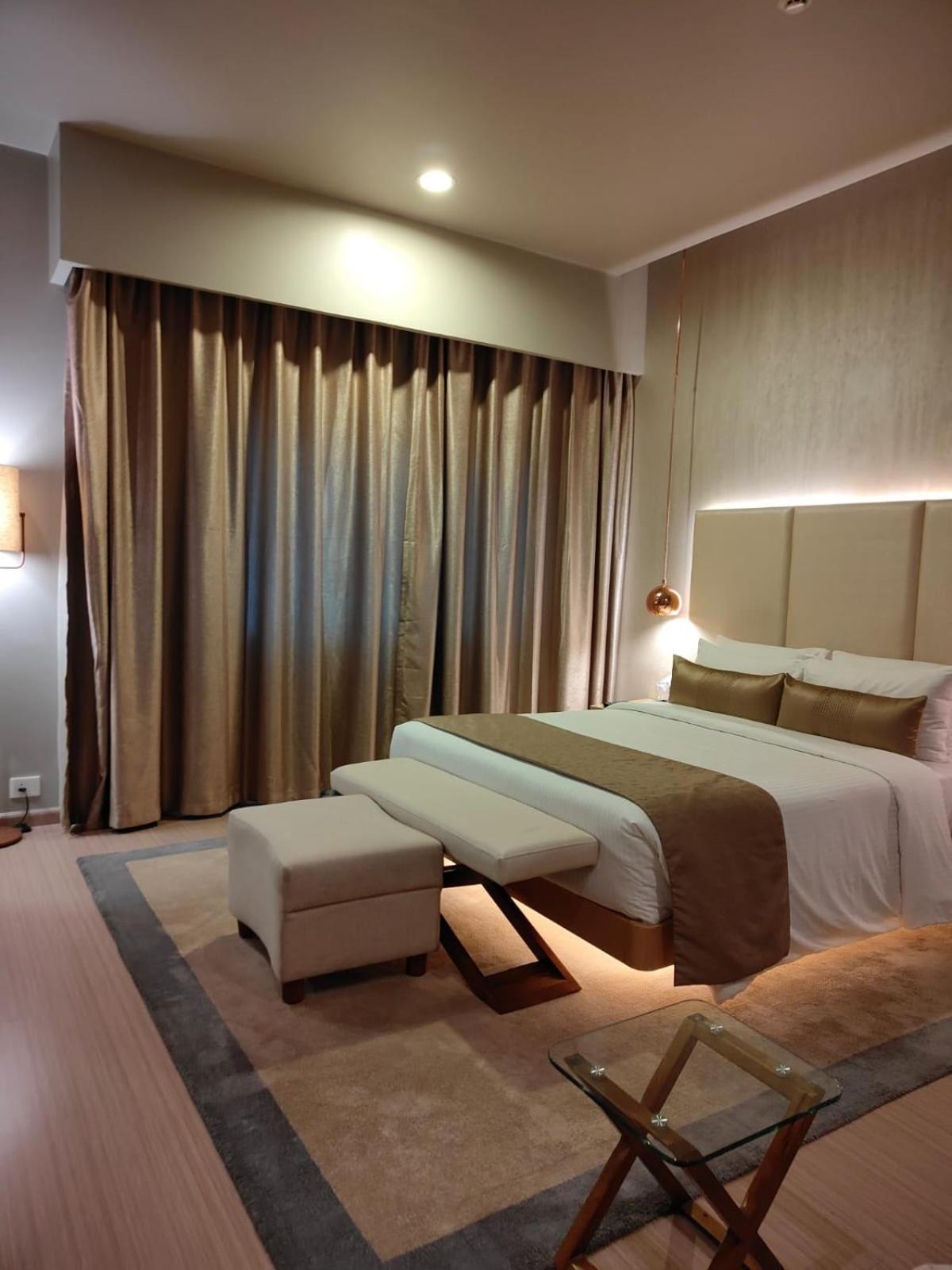 Hotel Claresta Hosūr Esterno foto