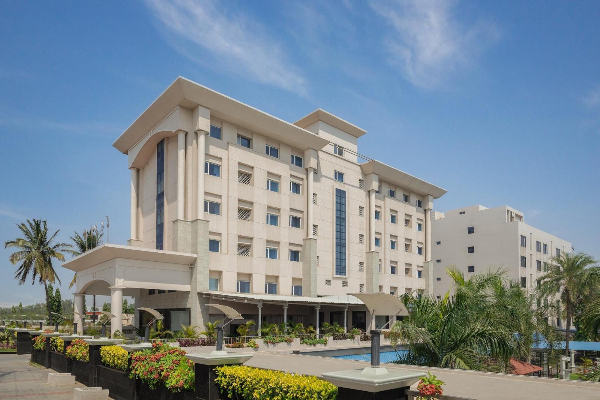 Hotel Claresta Hosūr Esterno foto
