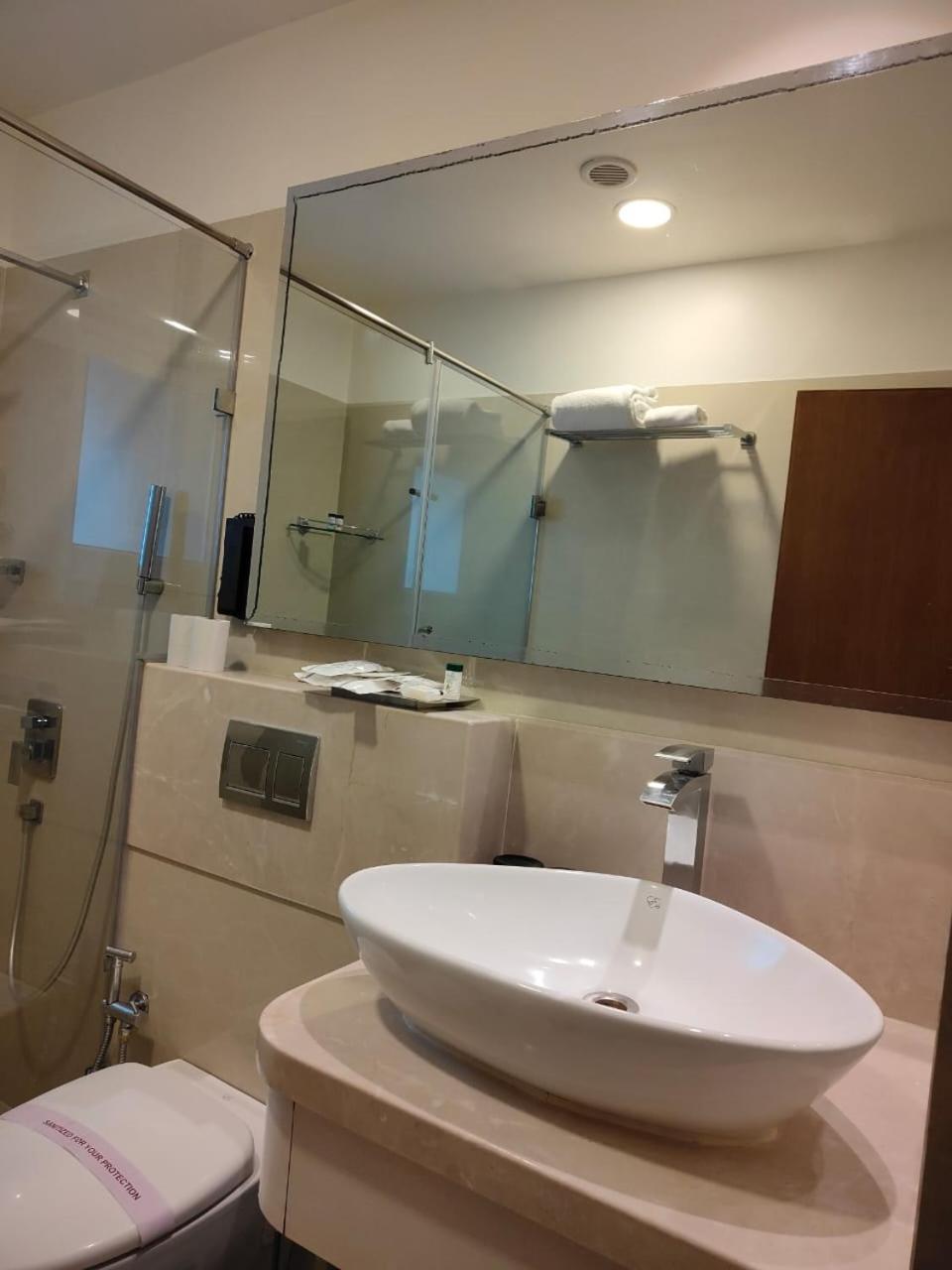 Hotel Claresta Hosūr Esterno foto
