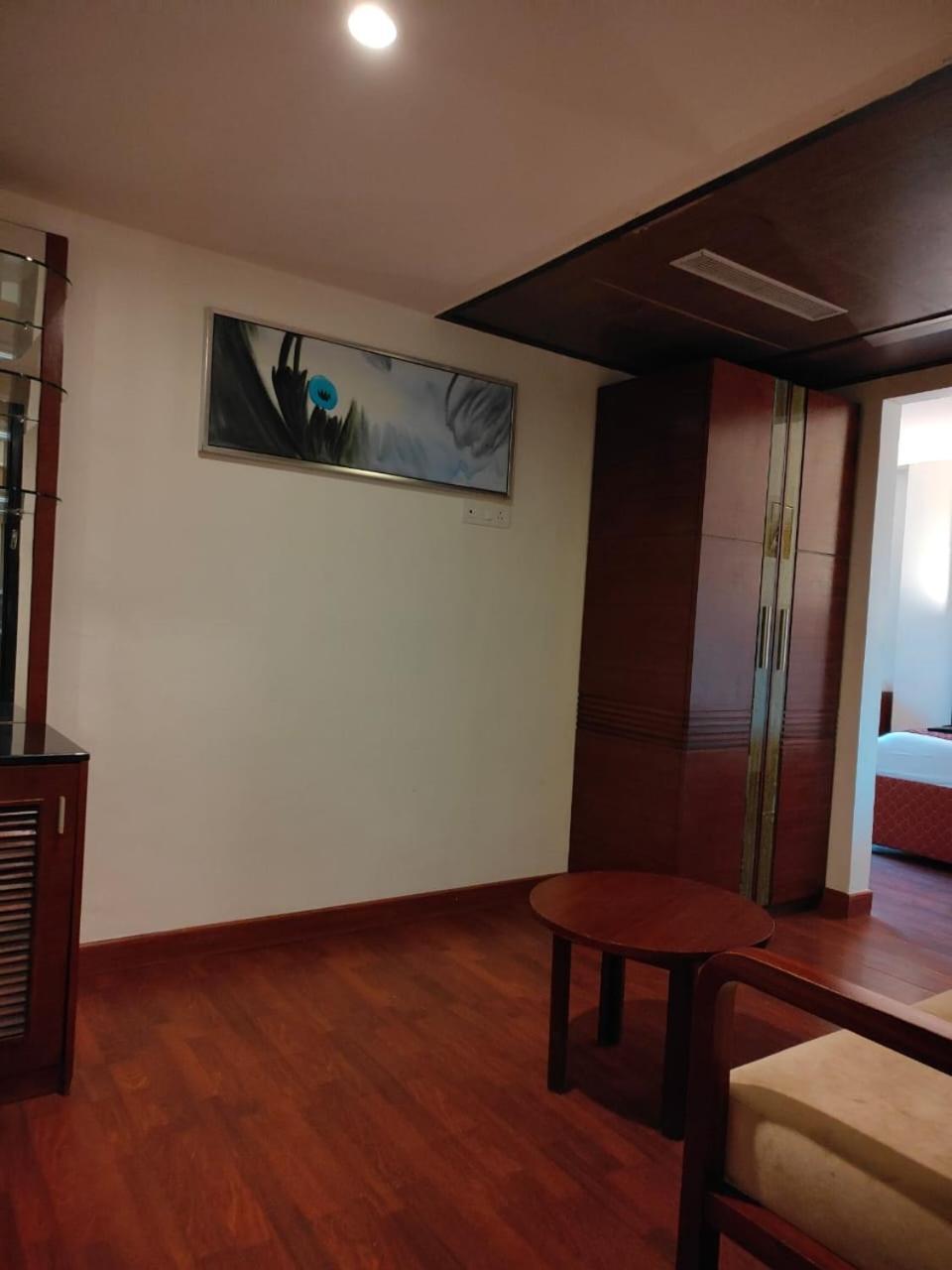 Hotel Claresta Hosūr Esterno foto