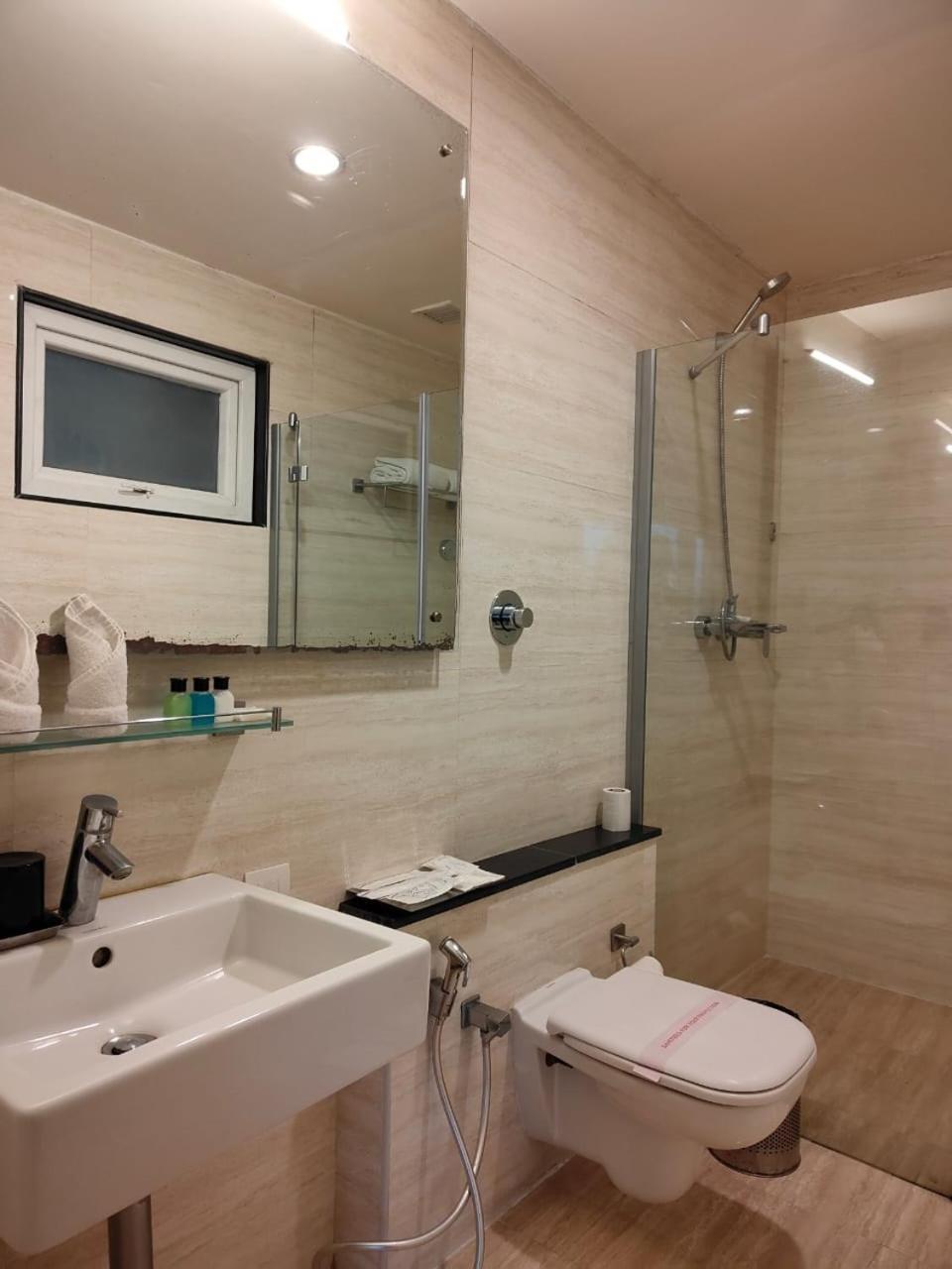 Hotel Claresta Hosūr Esterno foto