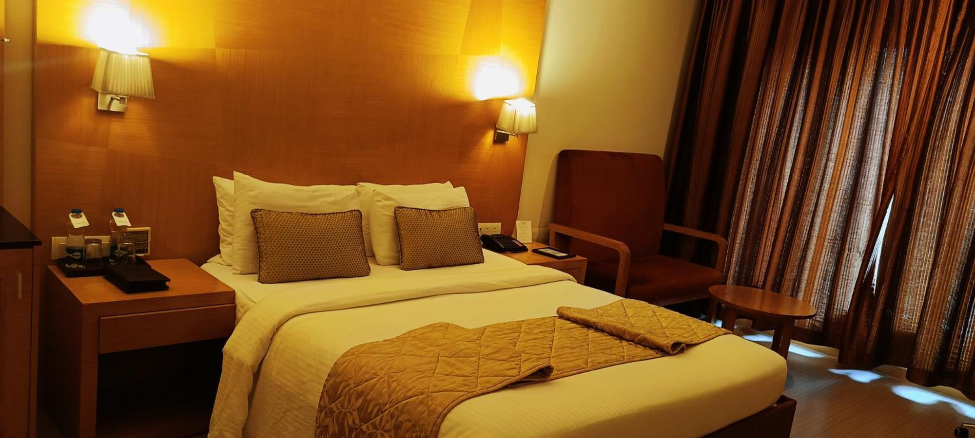 Hotel Claresta Hosūr Esterno foto